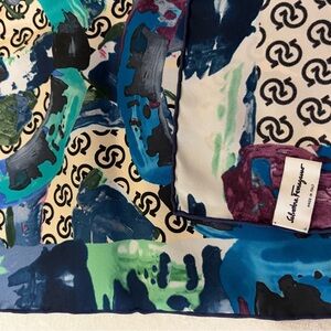 NEW in Box SALVATORE FERRAGAMO 100% SILK SQUARE SCARF MULTICOLOUR  27x27